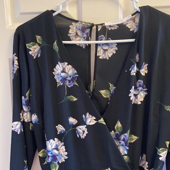 Like new, Lush wrap dress, only worn once, size large - Picture 2 of 3